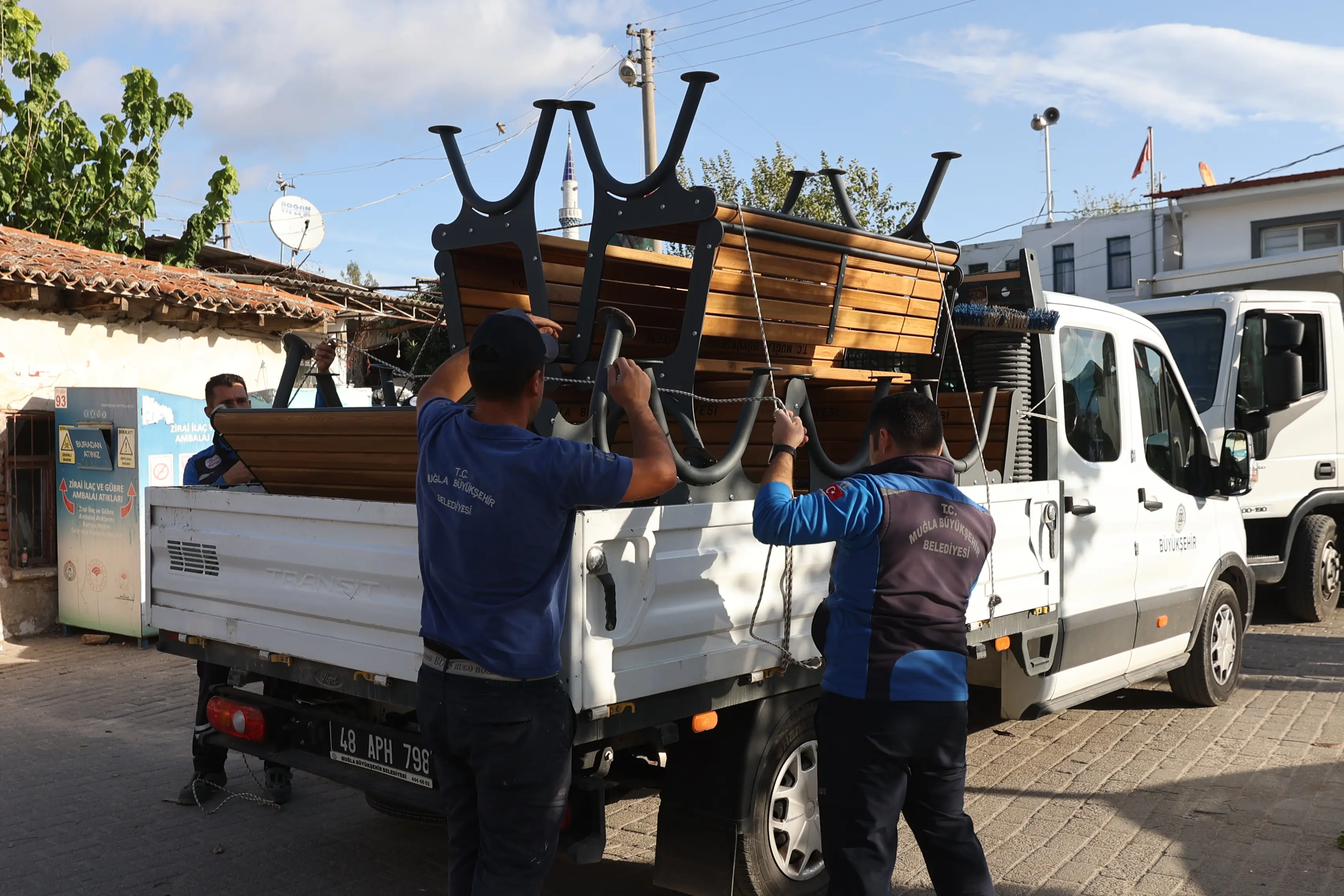 Büyükşehir, 13 İlçede Oyun Alanı ve Peyzaj Donatısını Güçlendiriyor
