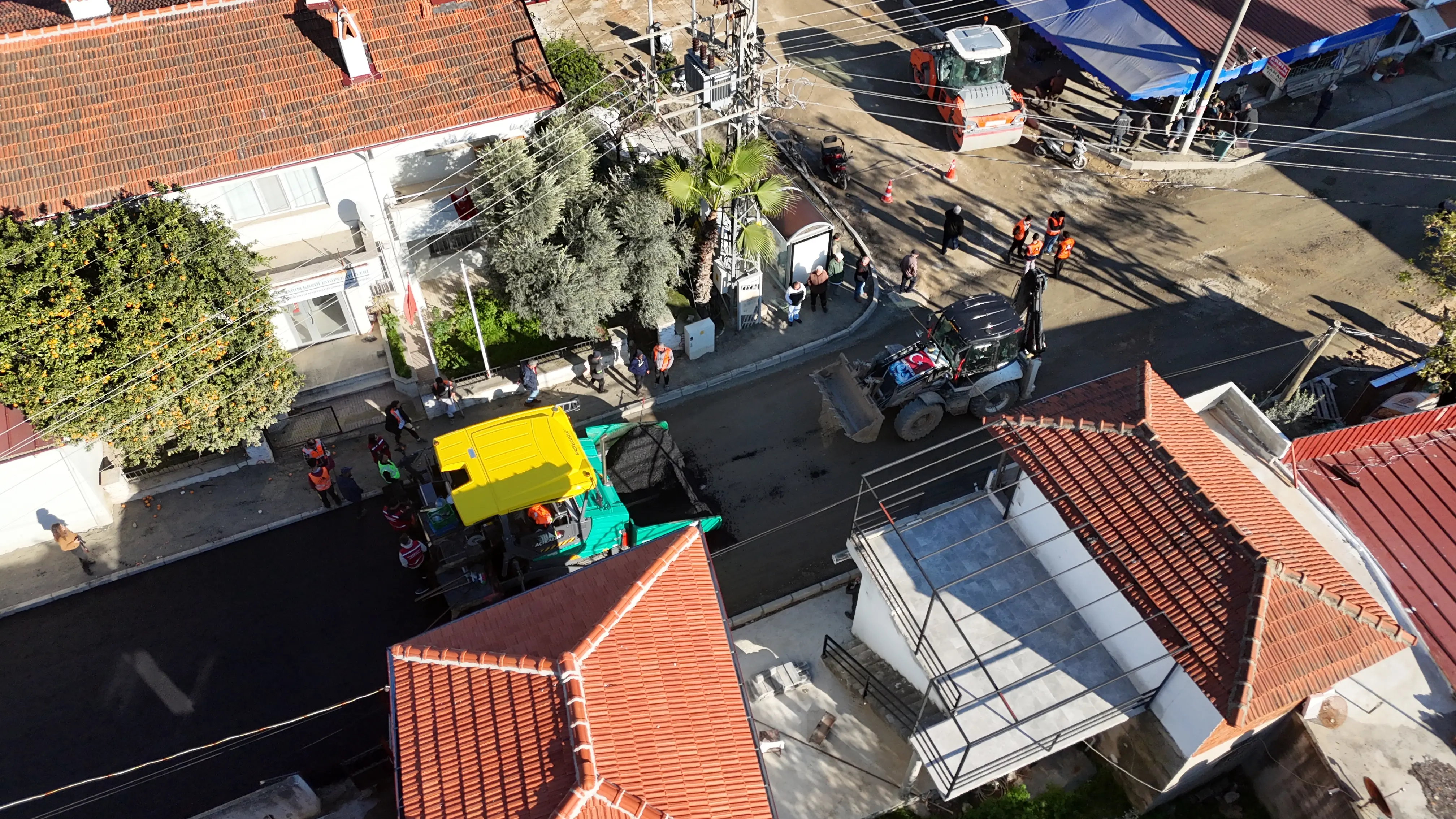 Büyükşehir’in Yol Çalışmalarıyla Vatandaşın Yüzü Gülüyor