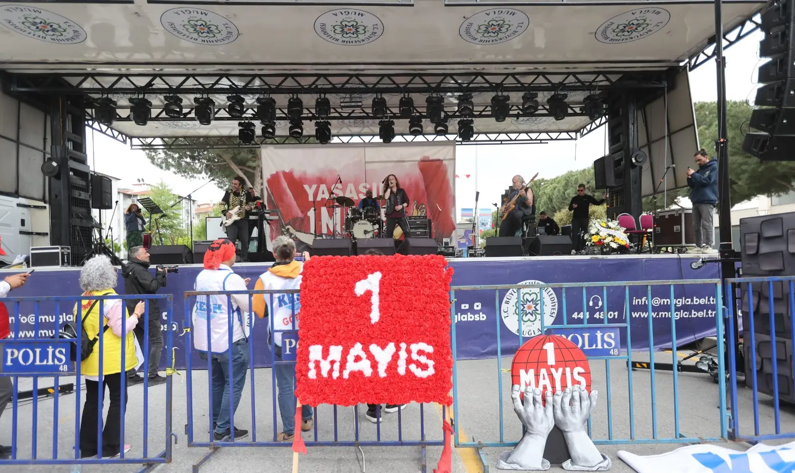 Büyükşehir 1 Mayıs’ı Taçlandırdı Kurtalan Ekspres Sahne Aldı